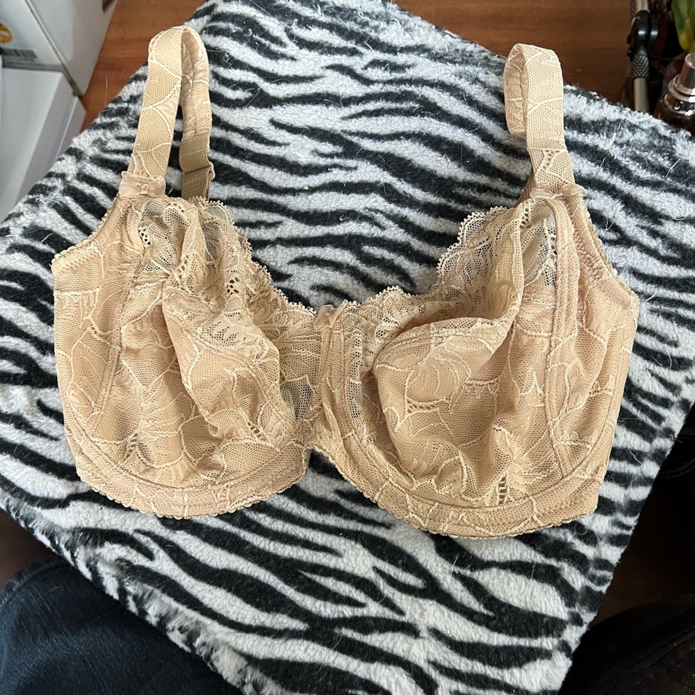 Conturelle Ivory Stretch Lace Full Support Underwire Bra Size 30G.  NWOT!